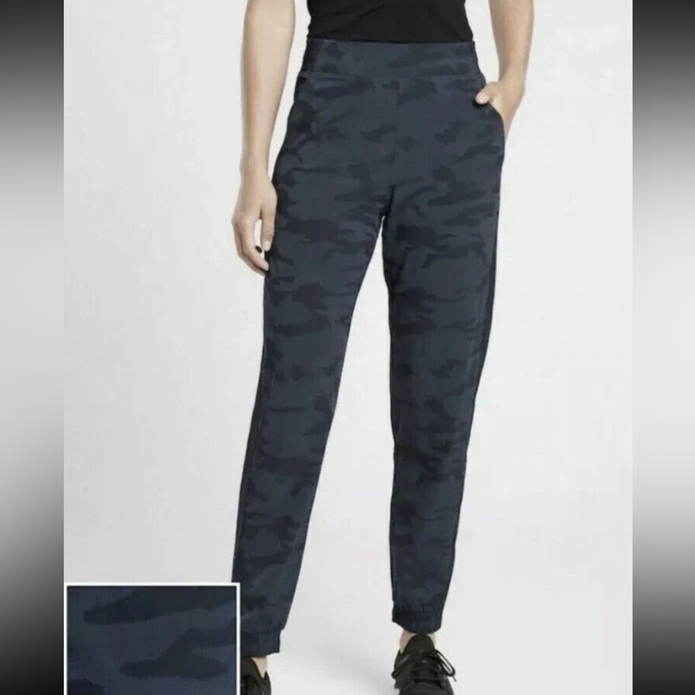 Athleta Camo Lined Brooklyn Jogger Size 4